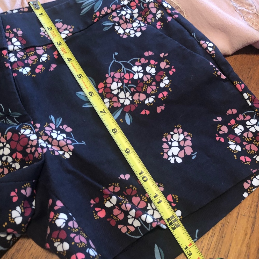 Loft Floral Shorts 🌸💐🌷🌼 - Picture 7 of 8